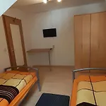 Viktoria Hostel *
